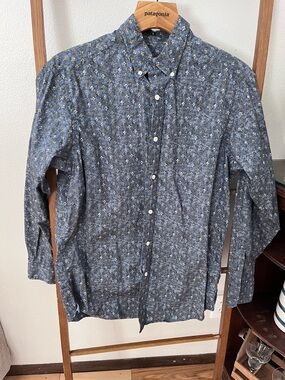 Cremieux Men's Navy Blue Button-Down Shirt